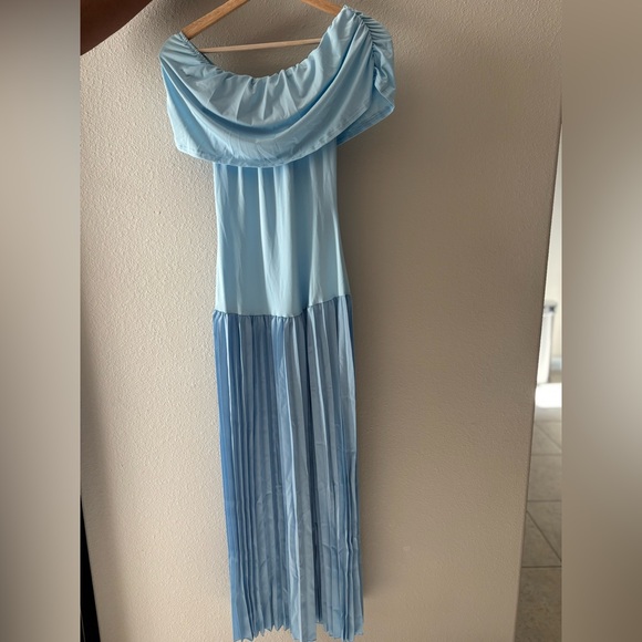 Elegant Blue Maternity Dress (Baby Shower) - Picture 4 of 8